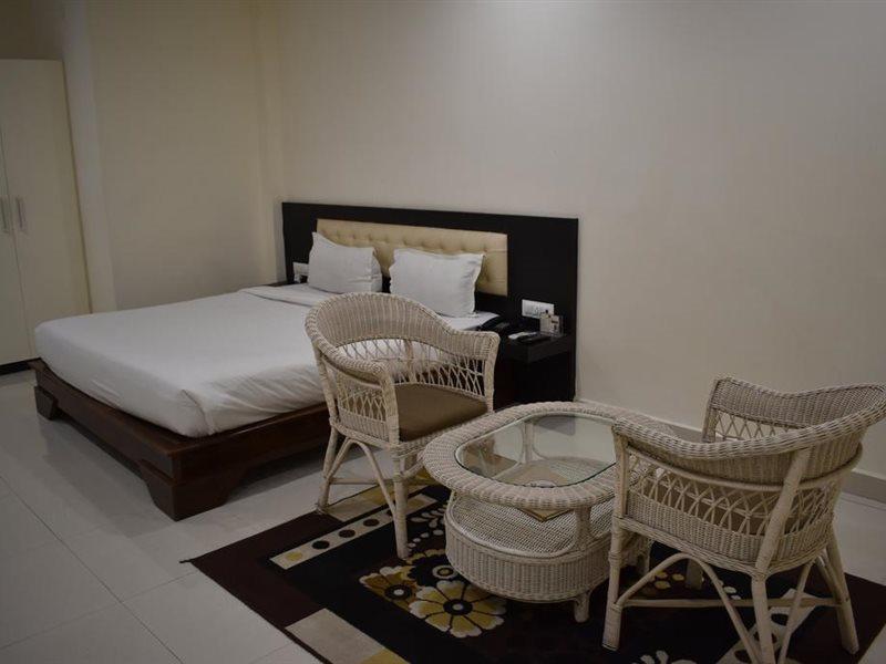 Hotel Vaibhav Варанаси Екстериор снимка