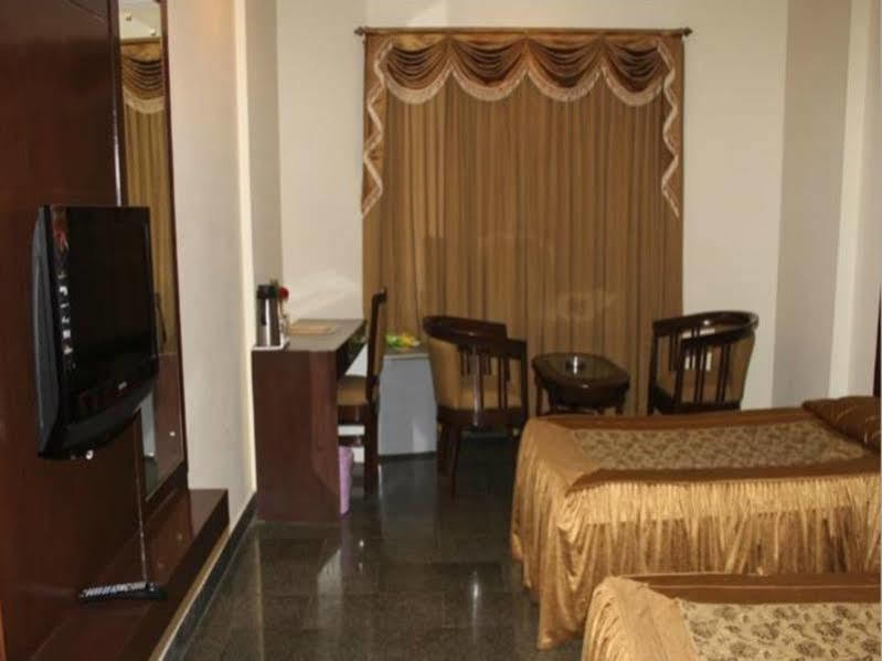 Hotel Vaibhav Варанаси Екстериор снимка
